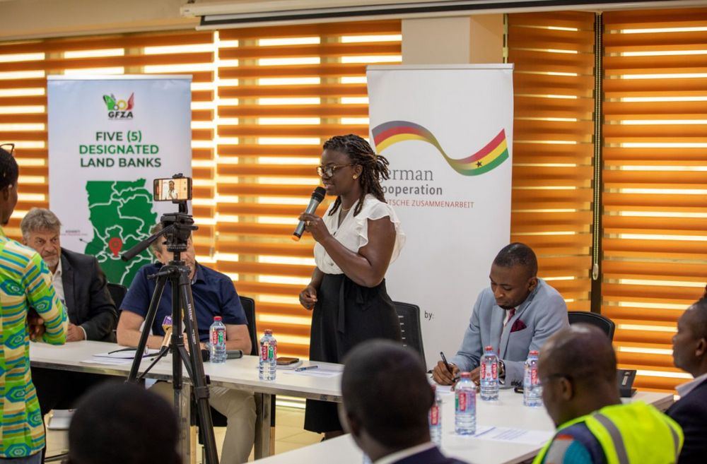 A participant addresses the floor during a Free Zones policy roundtable